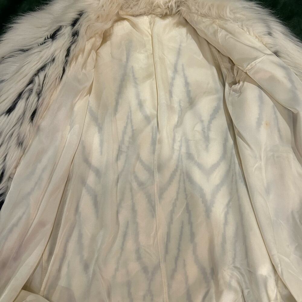Elegant Faux Fur Teddy Jacket - White and Black - Picture 4 of 11